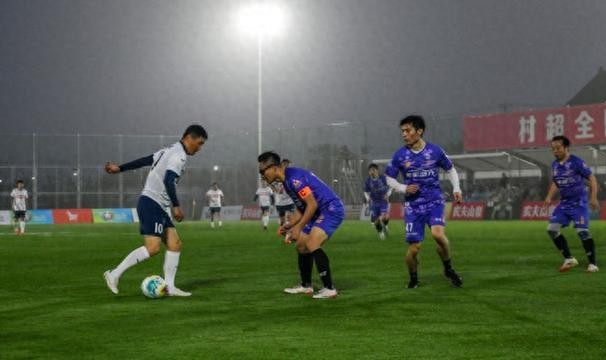 华体会登录入口-看球、逛吃、买特产，“村超”全国赛上海金山赛区揭幕，点燃乡村足球热情|新疆|足球赛|揭幕战|金山区_新浪体育_新浪新闻